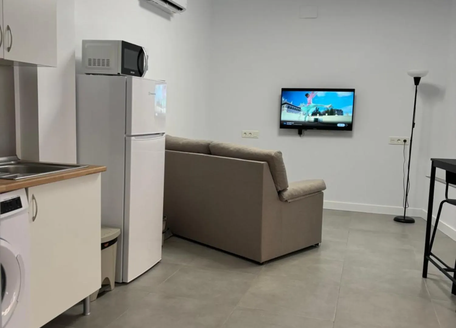 Apartamento 2 A 10 Minutos Caminando De La Estacion De Bus Y Tren Maria Zambrano Malaga 0*,  Spain